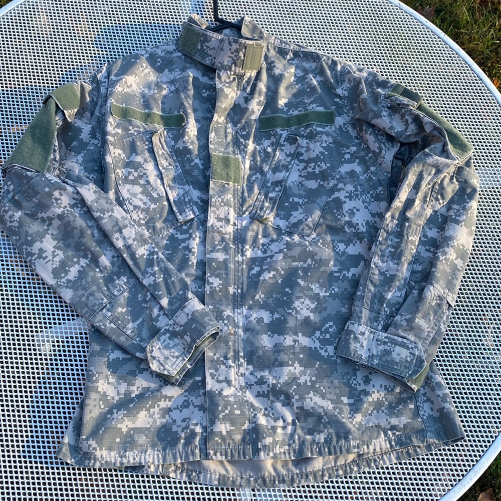 Coat US Army combat uniform digi camo small regular Tullahoma ind camouflage